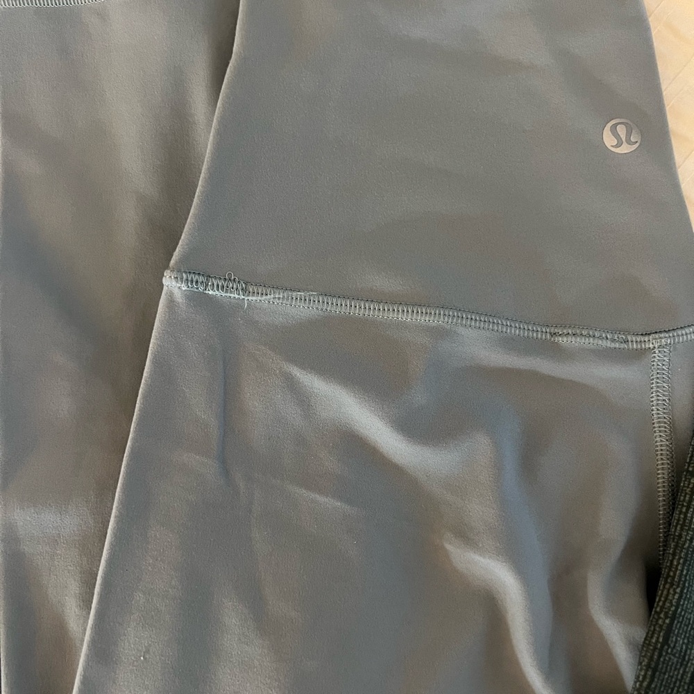 #10 Lululemon athletica Women's Size 4 Green Gray and Gray Leggings - Picture 3 of 3